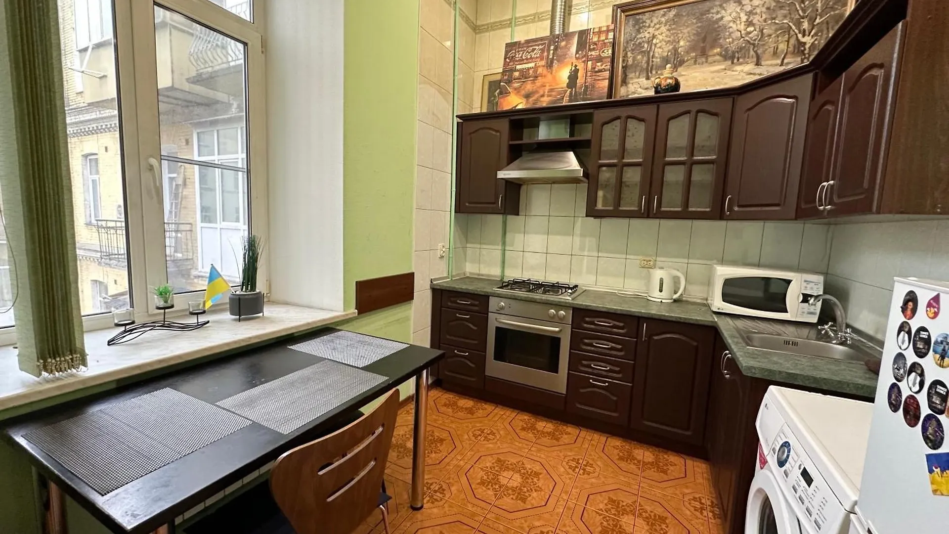 Central Suite: Spacious Two-Bedroom Near Gulliver Mall Kyiv Ukraine
