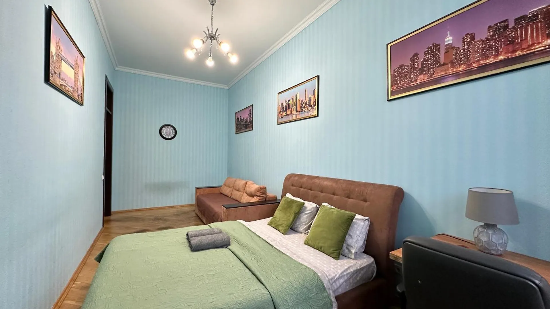 Central Suite: Spacious Two-Bedroom Near Gulliver Mall Kyiv 0*,