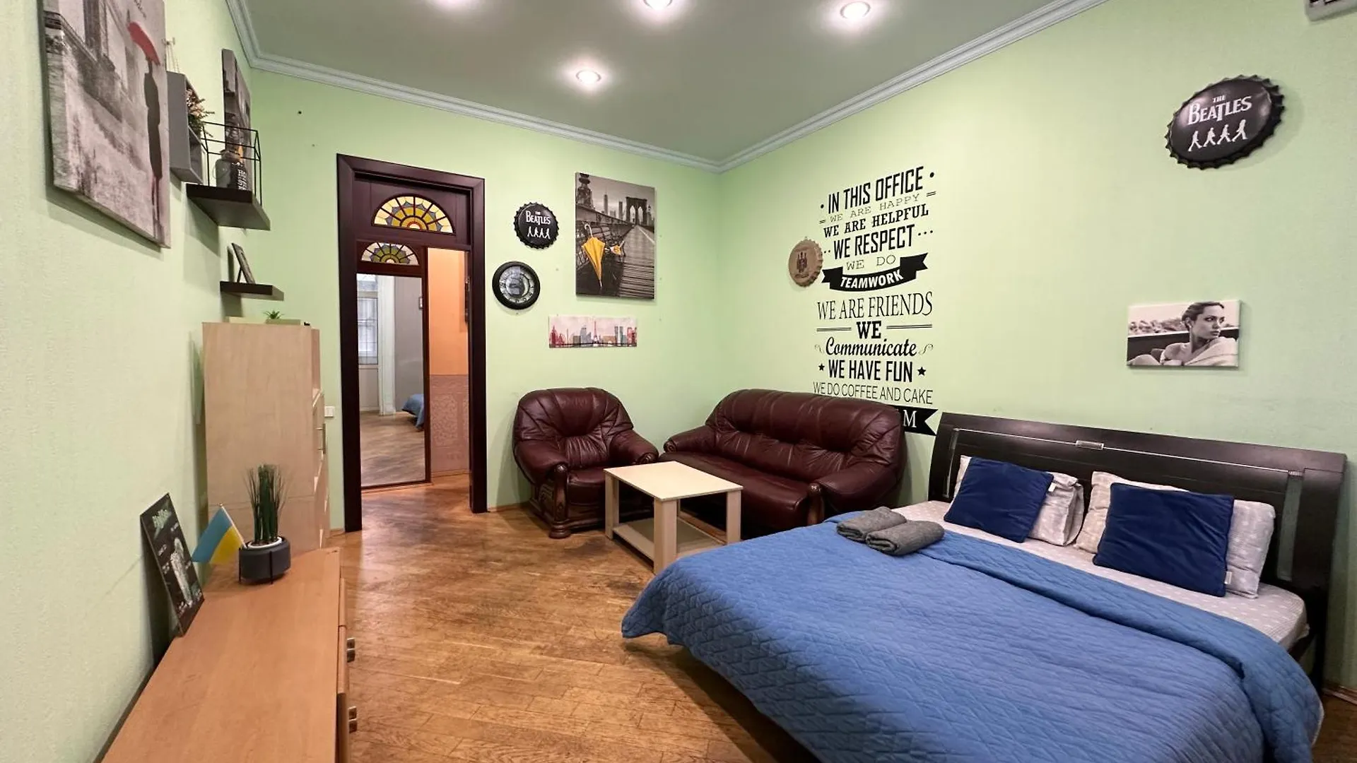 Apartment Central Suite: Spacious Two-Bedroom Near Gulliver Mall Kyiv Ukraine